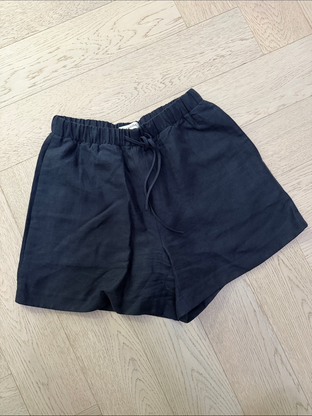 Wilfred The Lodge linen short - mid thigh